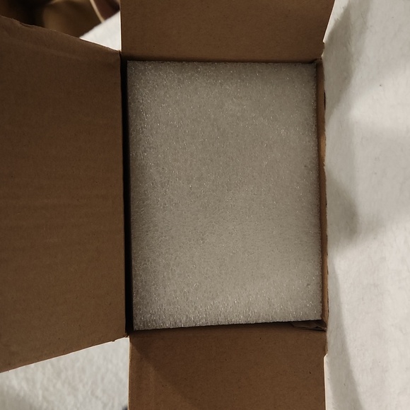 Temblor Wireless speaker and charger, gray ans bamboo - Picture 3 of 7